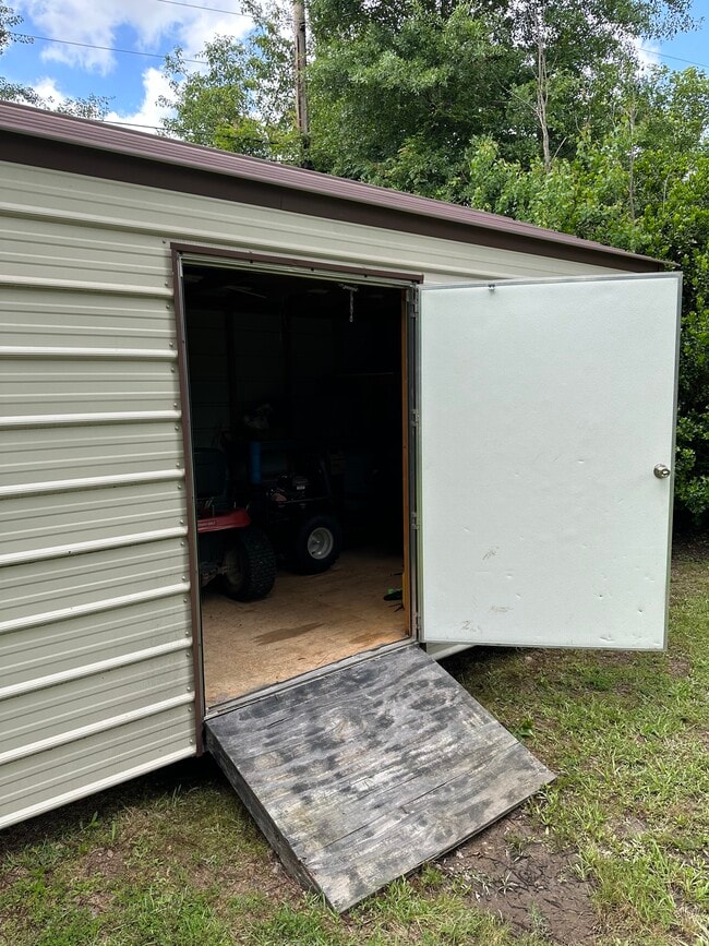 Building Photo - 4010 Honeysuckle Ln