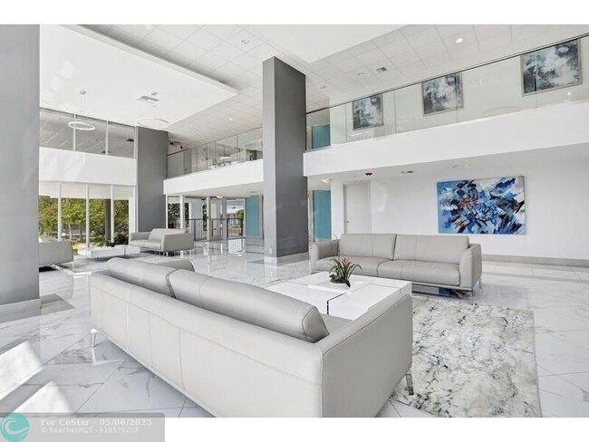 Building Photo - 525 N Ocean Blvd
