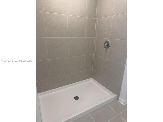 Building Photo - 5423 Meadow Walk Dr