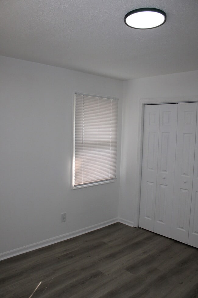 Building Photo - Move in Special - Spacious 4 bedrooms and ...