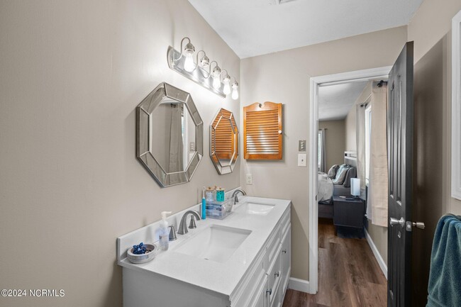 Building Photo - 5603 Gold Ct