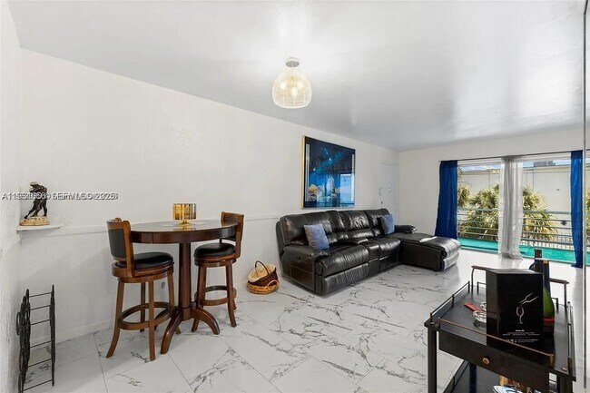 Building Photo - 4043 NW 16th St