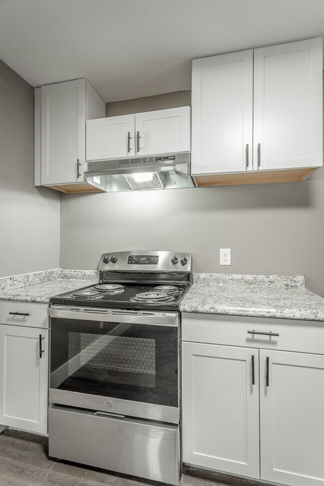 Building Photo - 1100 S Willow