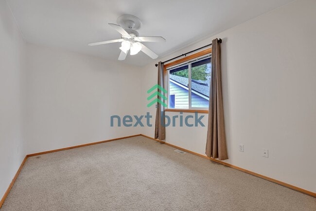Building Photo - Spacious 4-Bedroom Retreat in Bothell with 2.5 Baths and 2454 Sq Ft of Comfort!