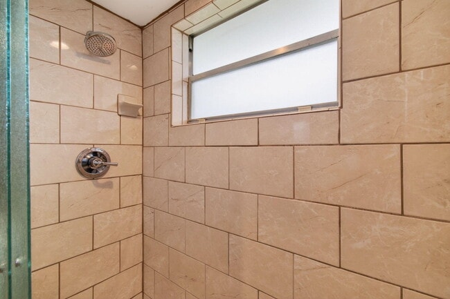 Building Photo - 213 Waterford Cresent