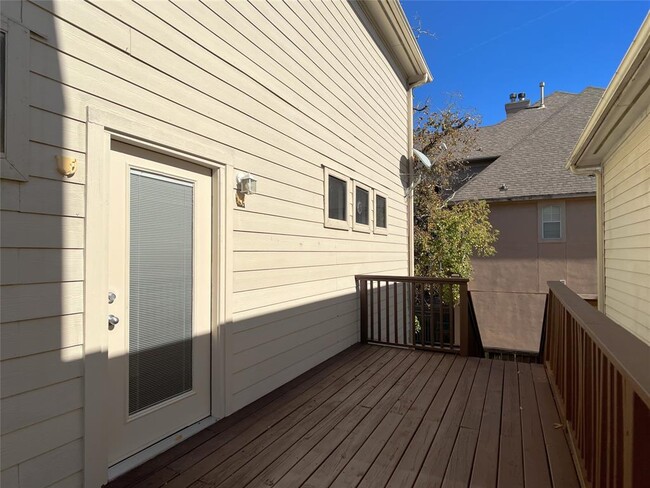 Building Photo - 5899 Fairdale Ln