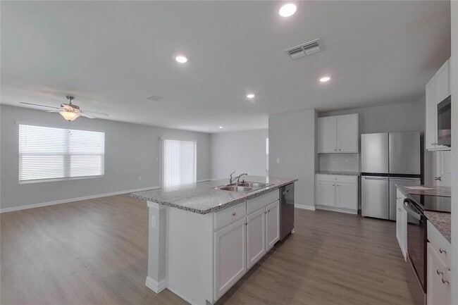 Building Photo - 8644 SW 44th Ct