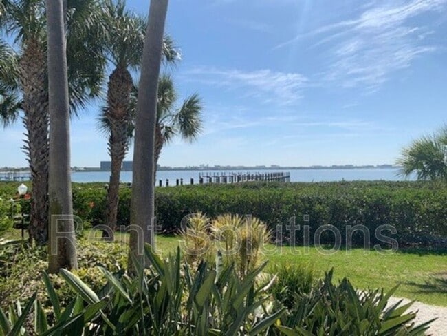 Building Photo - 5110 Bay Club Cir