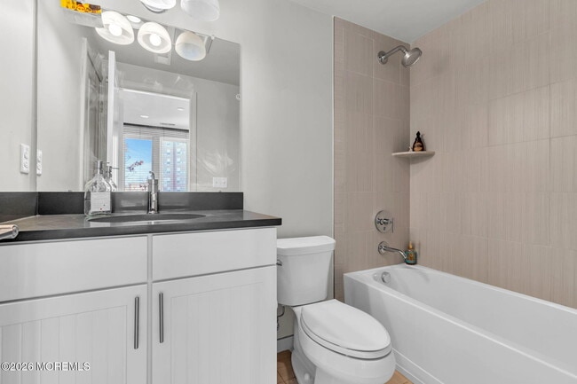 Building Photo - 807 Kingsley St