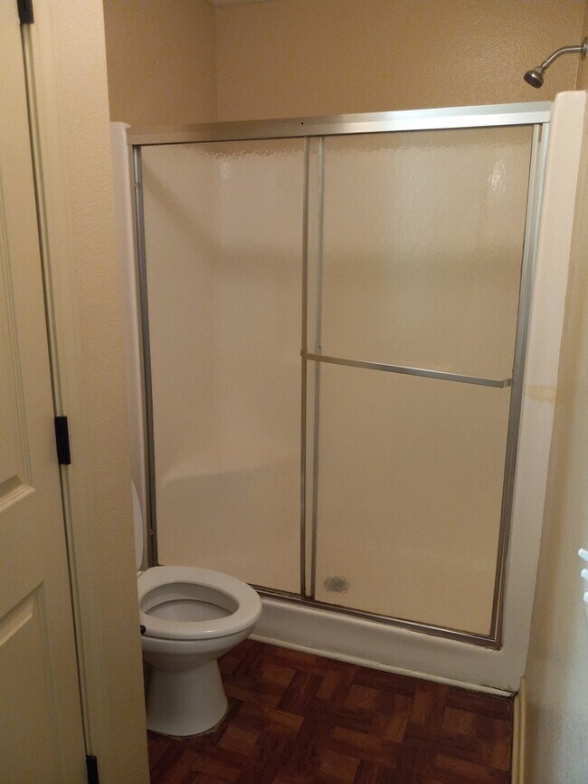 Building Photo - Cute patio home convenient to shopping and much more!