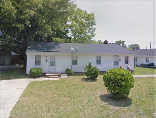 Building Photo - Duplex on Higgs St