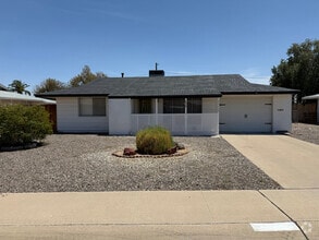 Building Photo - 10607 W El Rancho Dr