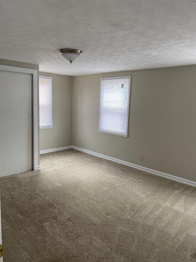 Building Photo - 3 Bedroom, 1 Bathroom SINGLE FAMILY HOME f...
