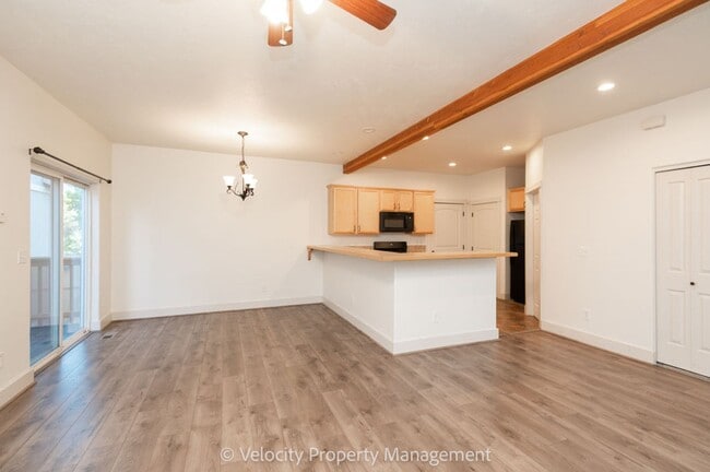 Building Photo - Beautiful Home in SW Bend - 1 dog considered!