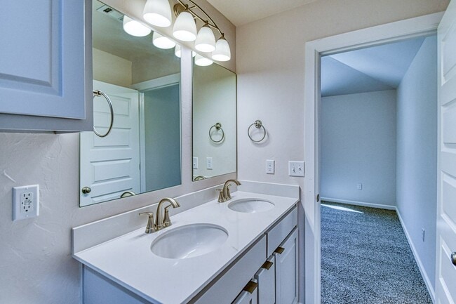 Building Photo - Brand New Construction!  Lawn care included!