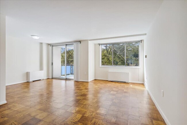 Building Photo - 10401 Grosvenor Pl