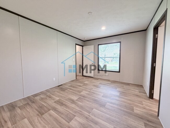 Building Photo - 136 Hillside Cir