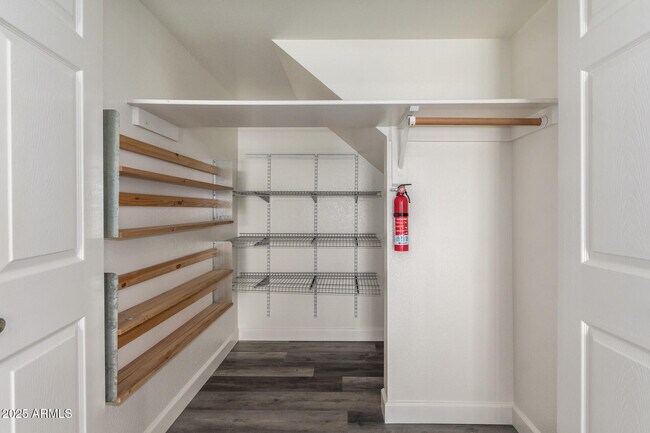 Building Photo - 2901 E Woodland Dr