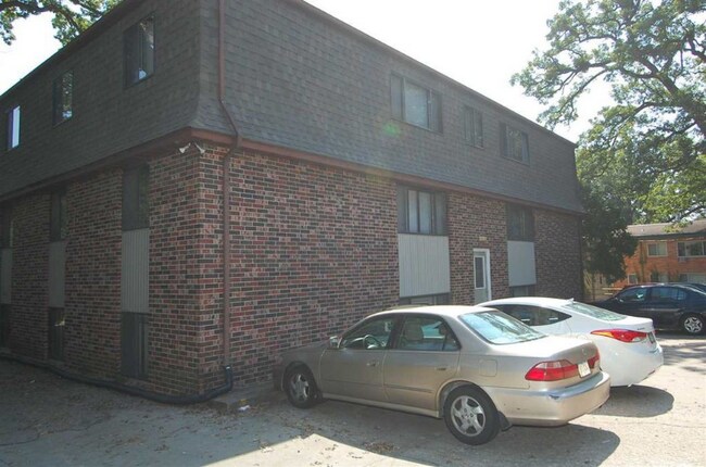 Building Photo - 365 Ellis Ave