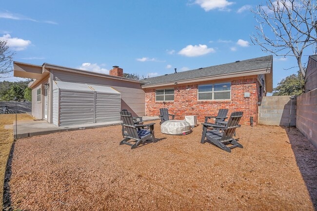 Building Photo - 715 Shell Ave