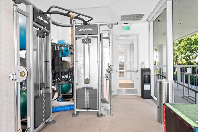 Building Photo - 435 Bayshore Dr