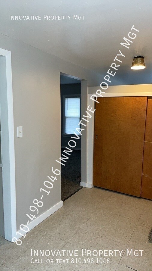 Building Photo - 1012 Farnum Ave