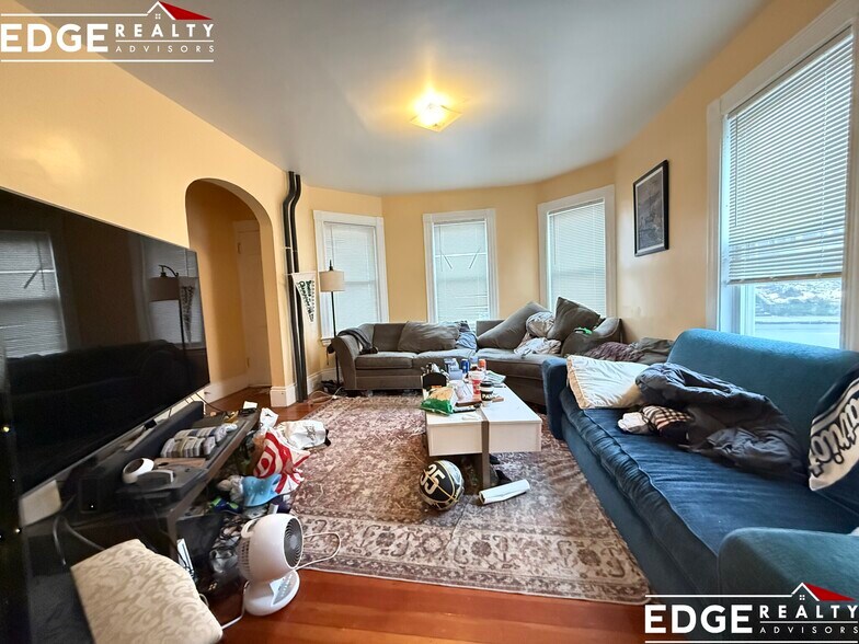 Building Photo - 223 Parsons St