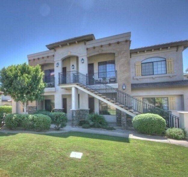 Building Photo - 50610 Santa Rosa Plz
