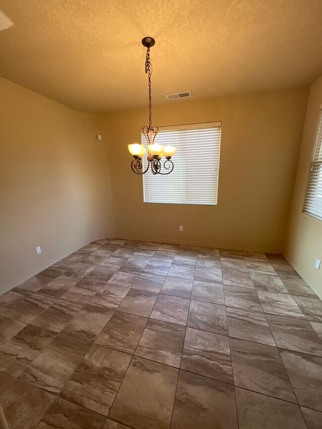Building Photo - Desert Ridge 2/BD 2.5/BA 1/CG 1500/sf Townhouse