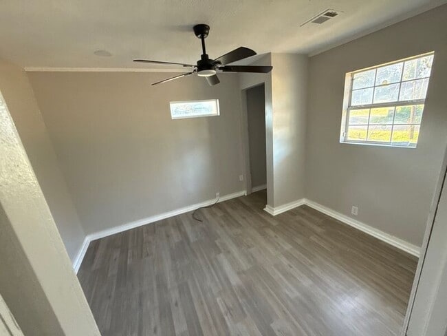 Building Photo - 110 Pine Lawn Pl