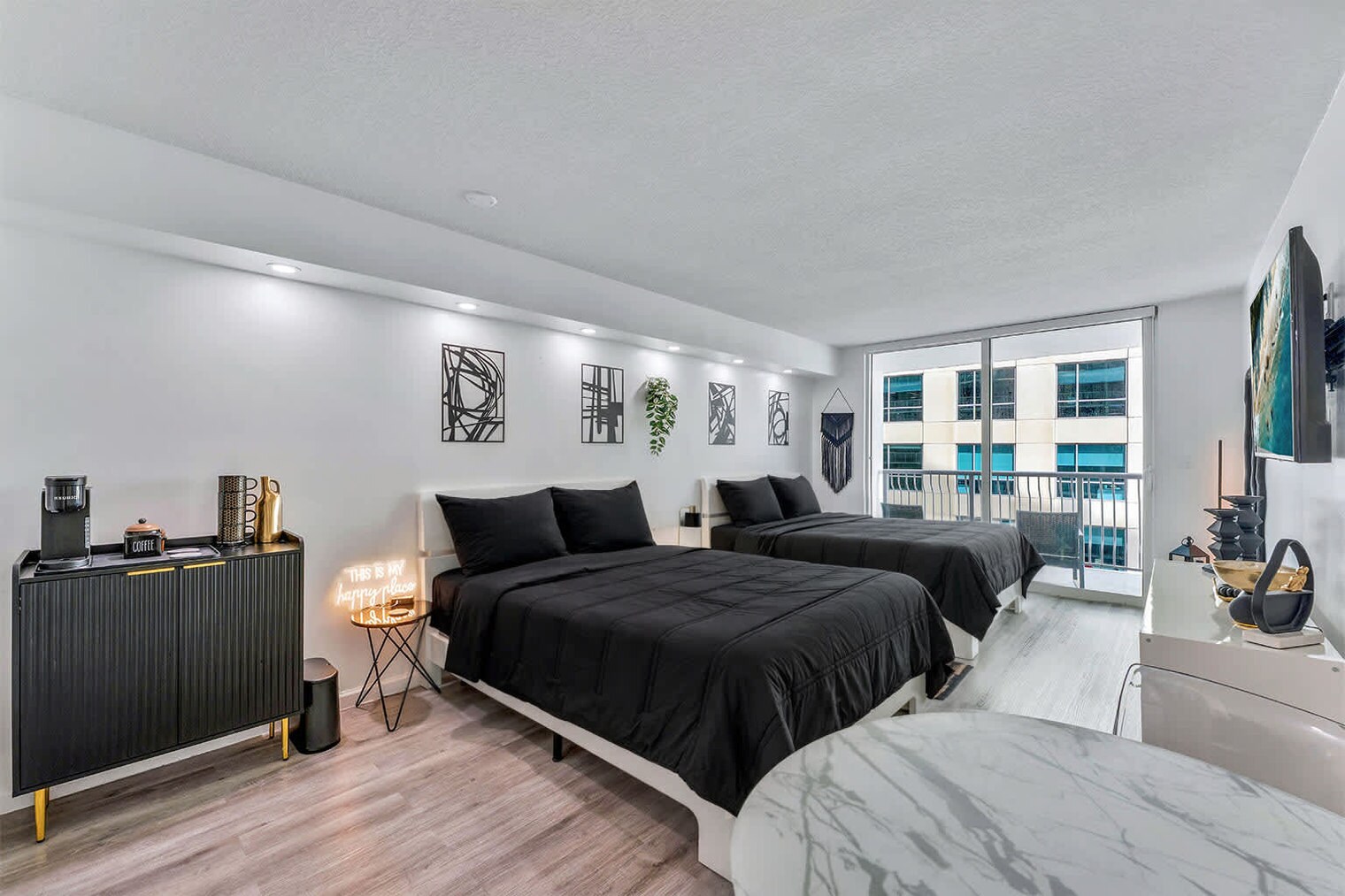 Building Photo - 1 SE 12th St