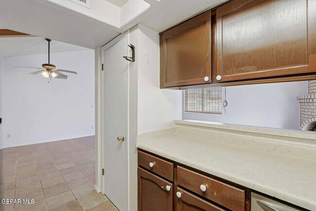 Building Photo - 10720 Sugarland Dr