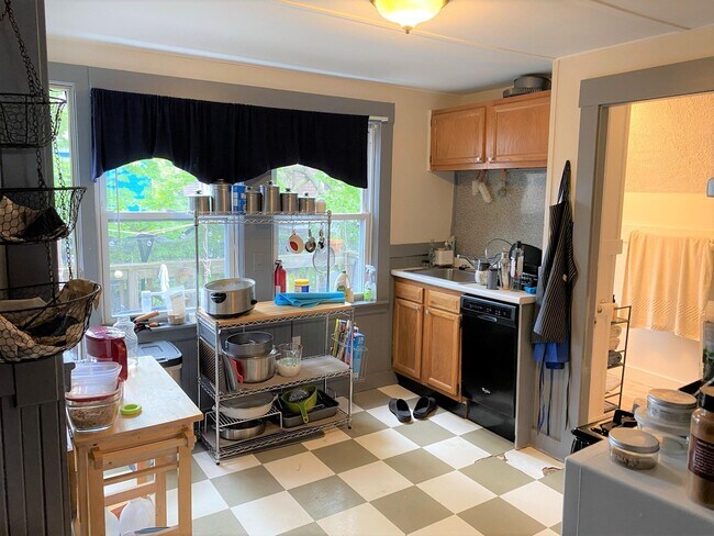 Building Photo - 211 Summer St