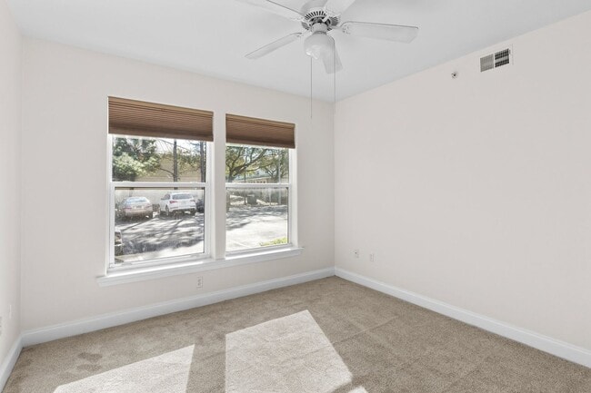 Building Photo - Upgraded First-Floor Condo in Old Bay Village – Located in Destin close to the Bay, Harbor and Be...