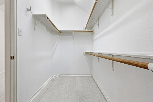 Building Photo - 7835 Stone Oak Ct