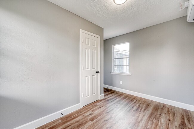 Building Photo - 6715 Victoria St