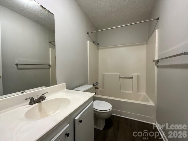 Building Photo - 304 Palm St