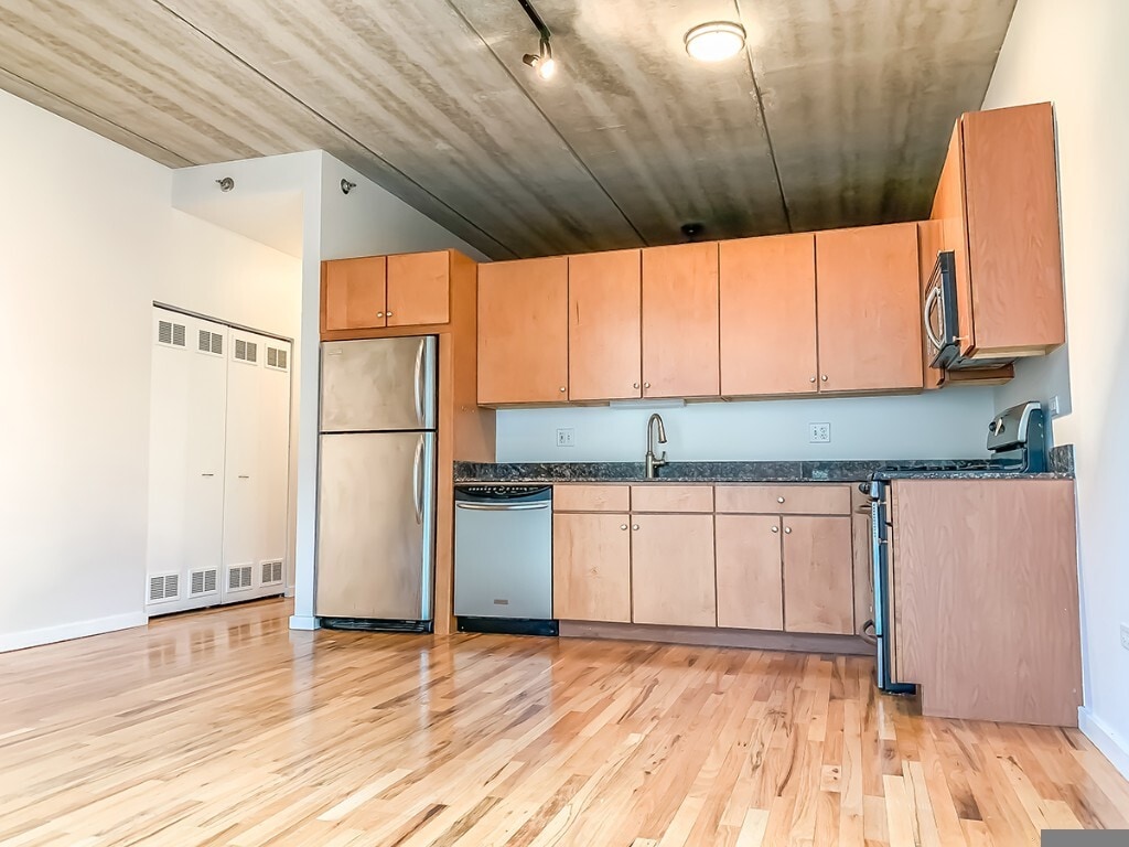 Building Photo - 630 N Franklin St