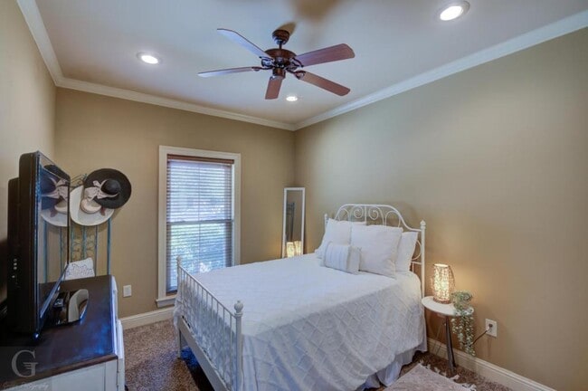 Building Photo - 609 Toulouse Ct