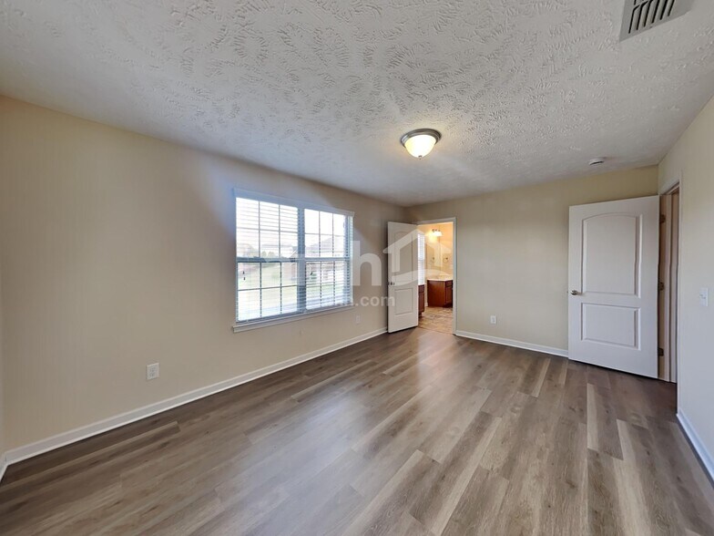Building Photo - 1006 Middleton Ln