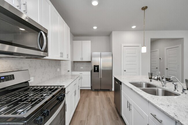 Building Photo - 16513 Breezy Knl Ct