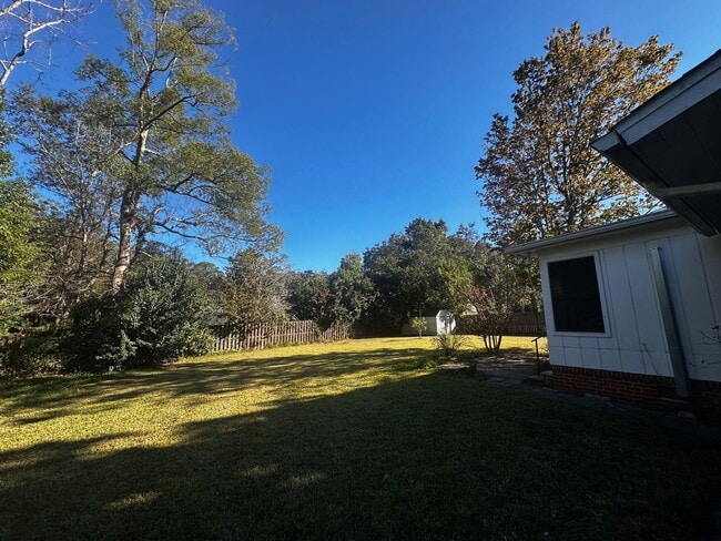 Building Photo - 2113 Hagan Dr