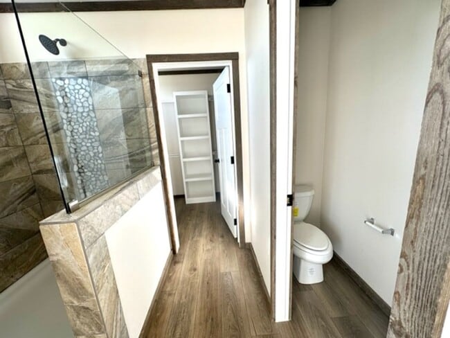 Building Photo - Stunning interior of this single level hom...