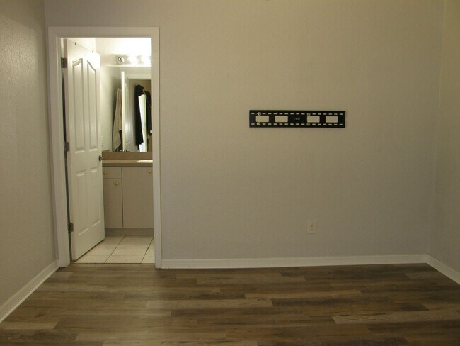 Building Photo - Multi Generation Rental Home centrally located in Spring Hill