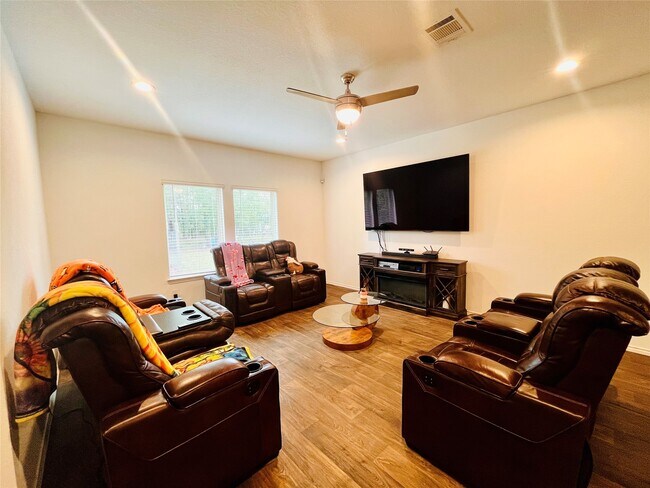 Building Photo - 2914 Roman Forest Blvd