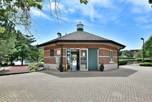 Building Photo - 6401 W Berteau Ave