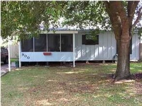 Building Photo - 900 Texaco St