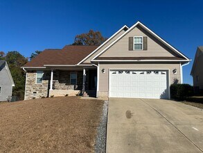 Building Photo - Well-Maintained 4 Bed 2.5 Bath with Fenced Backyard