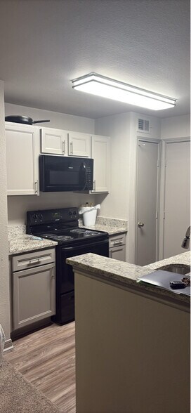 Primary Photo - 1201 E Park Blvd