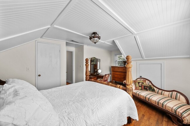 Building Photo - 201 Brookfield Ave